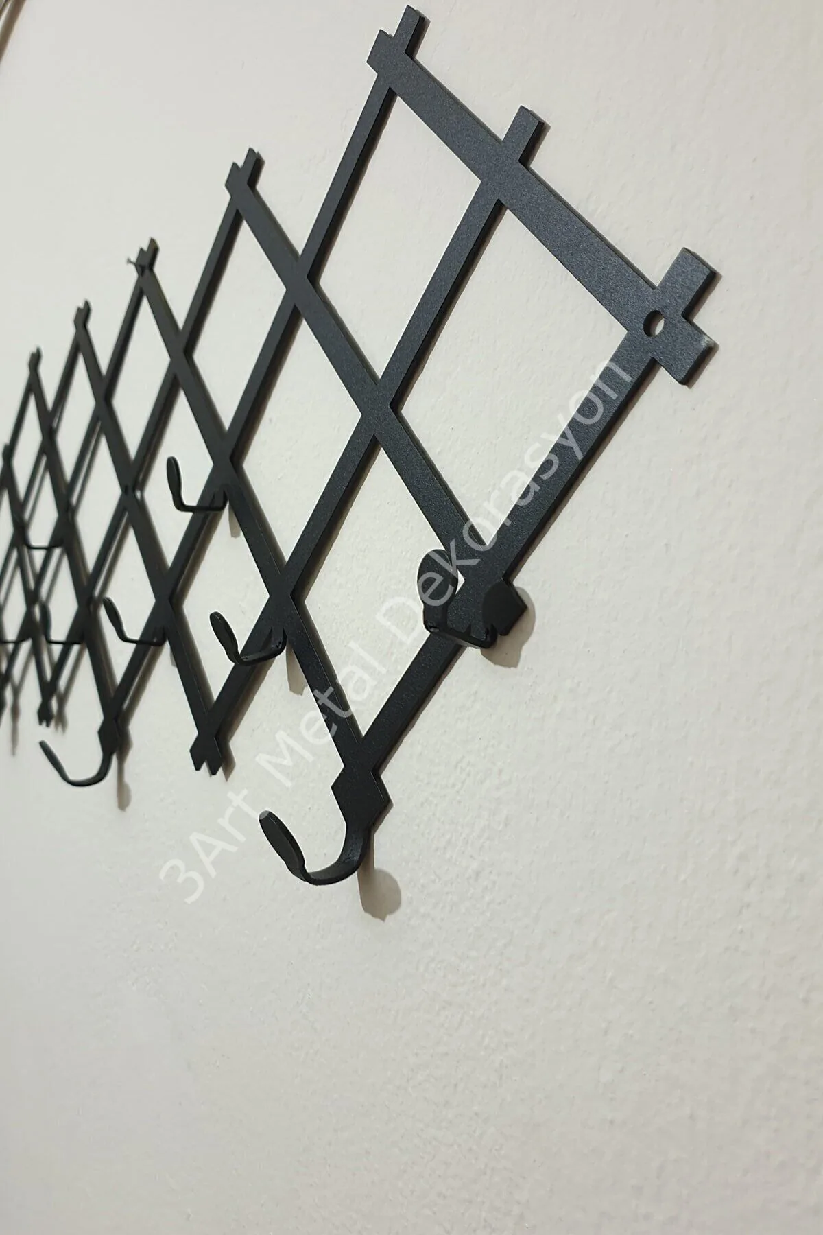 Metal Duvar Askısı — Geometrik
